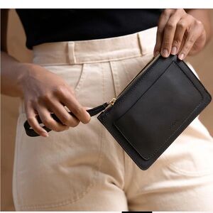 Nisolo Go-To Wristlet